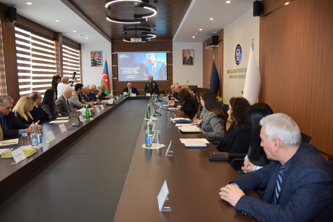 Respublika Veteranlar Təşkilatı və Bakı Slavyan Universitetinin birgə təşkilatçılığı ilə “Heydər Əliyev və Azərbaycan Gəncliyi” mövzusunda dəyirmi masa keçirilib