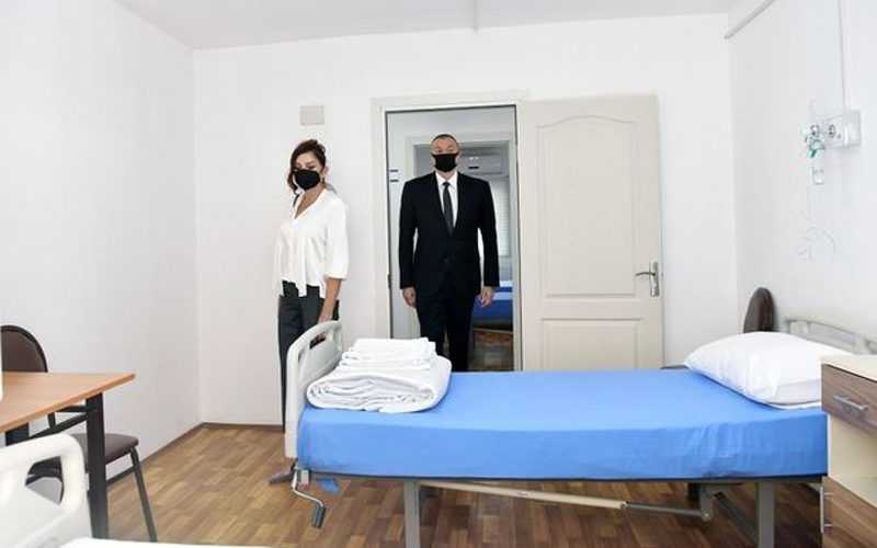 Prezident və birinci xanım Bakıda modul tipli hospitalın açılışında 